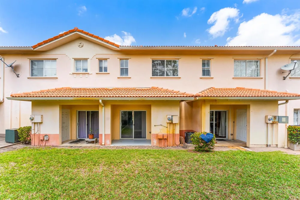 205 S Santa Catalina Circle #205 North Lauderdale, FL 33068