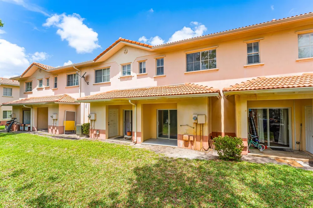 205 S Santa Catalina Circle #205 North Lauderdale, FL 33068