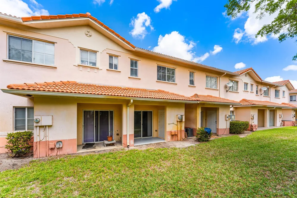 205 S Santa Catalina Circle #205 North Lauderdale, FL 33068
