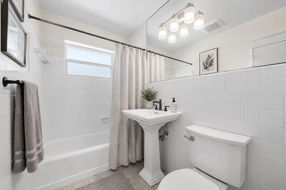 124 Bonnie Briar Lane Delray Beach, FL 33444