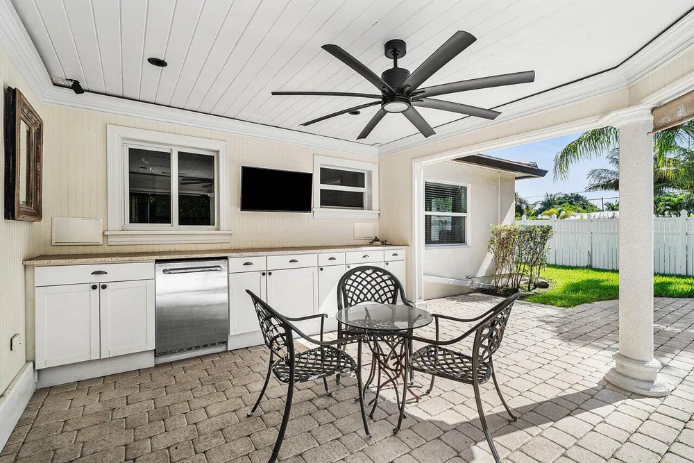 124 Bonnie Briar Lane Delray Beach, FL 33444