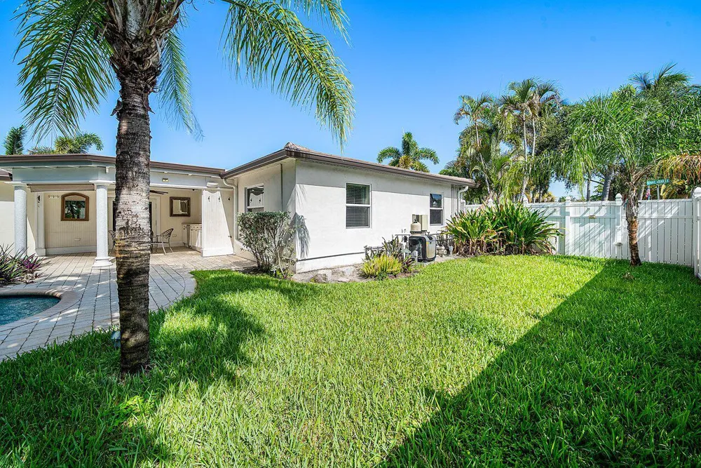 124 Bonnie Briar Lane Delray Beach, FL 33444