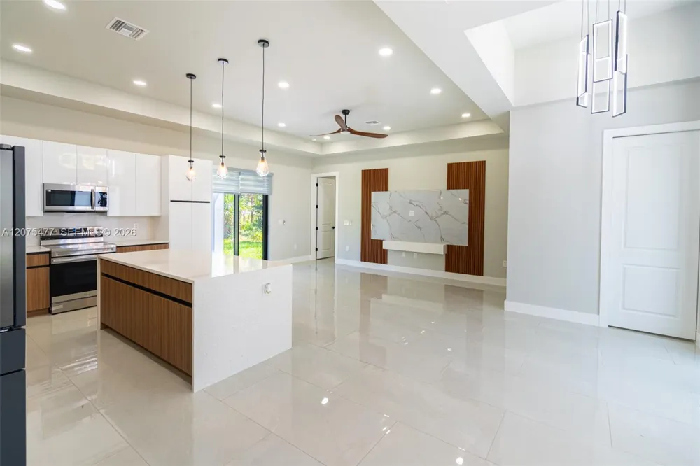 1015 E BAGGET ST Lehigh Acres, FL 33974