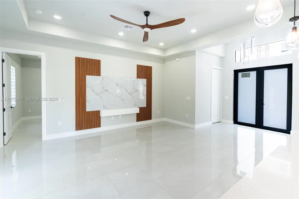 1015 E BAGGET ST Lehigh Acres, FL 33974
