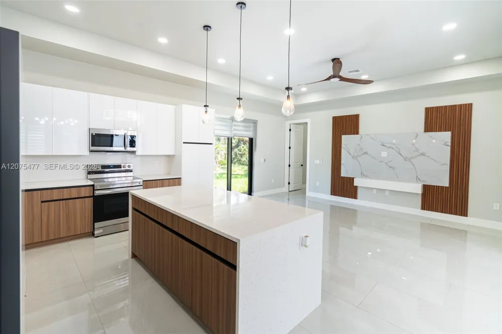 1015 E BAGGET ST Lehigh Acres, FL 33974