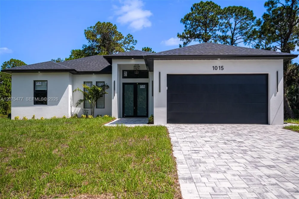 1015 E BAGGET ST Lehigh Acres, FL 33974