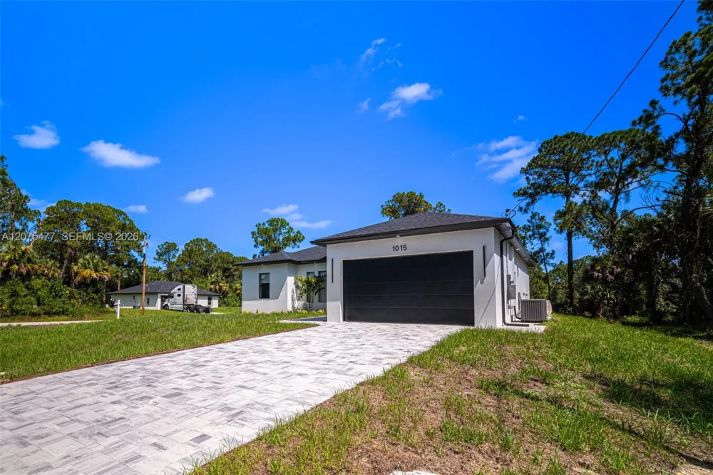 1015 E BAGGET ST Lehigh Acres, FL 33974