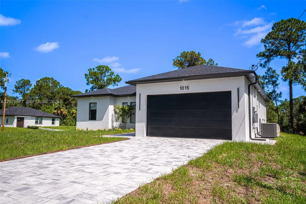 1015 E BAGGET ST Lehigh Acres, FL 33974