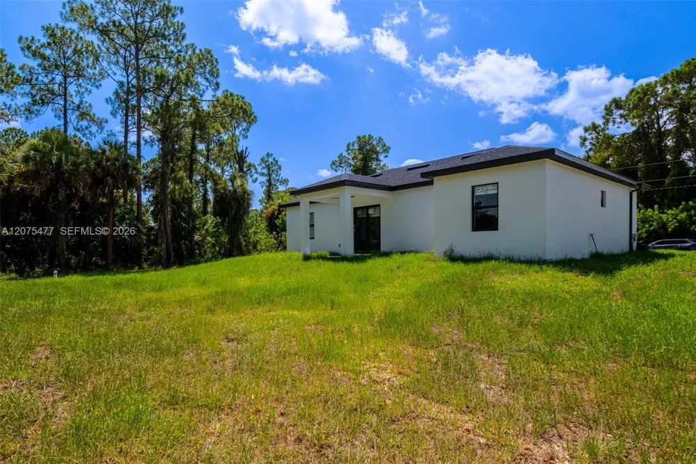 1015 E BAGGET ST Lehigh Acres, FL 33974