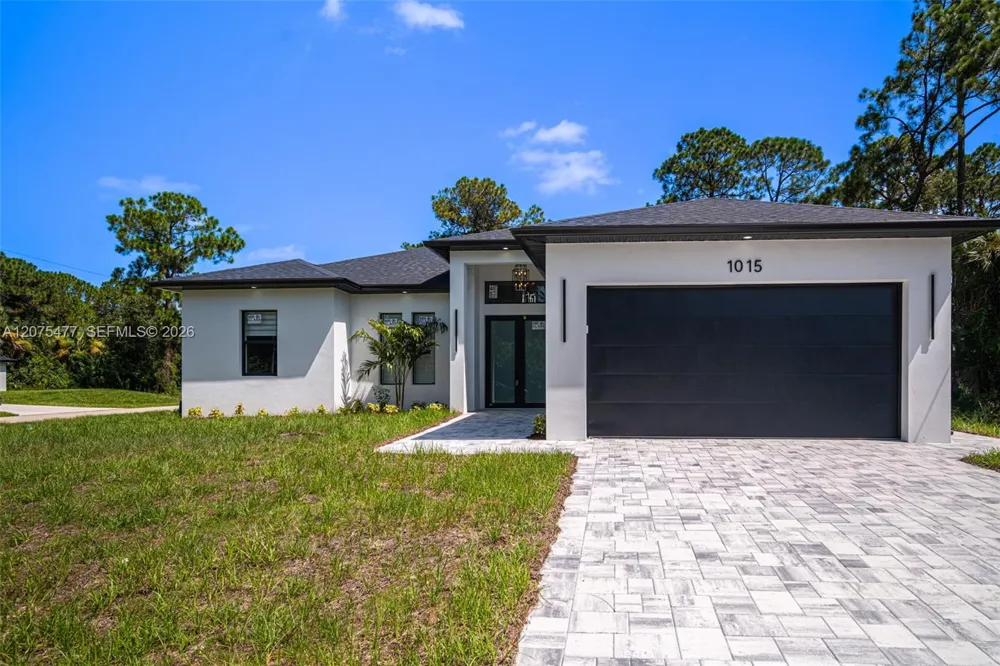 1015 E BAGGET ST Lehigh Acres, FL 33974