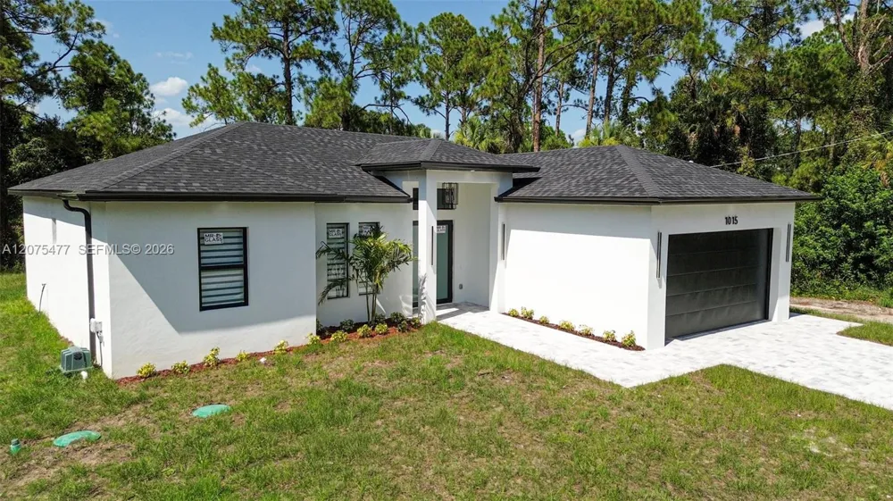 1015 E BAGGET ST Lehigh Acres, FL 33974