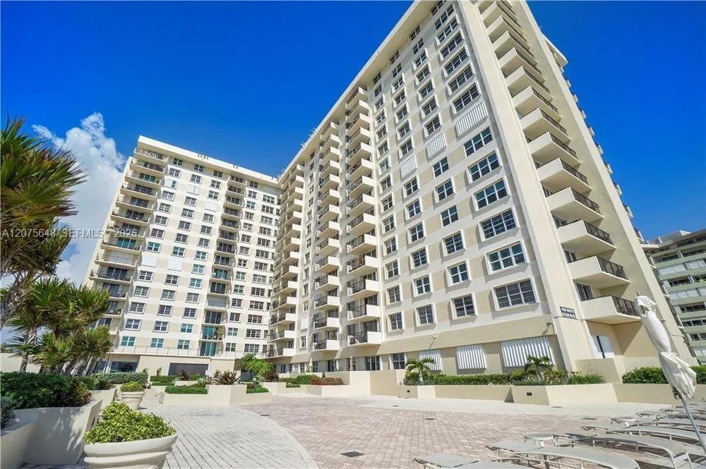 1900 S Ocean Blvd #14L Lauderdale By The Sea, FL 33062