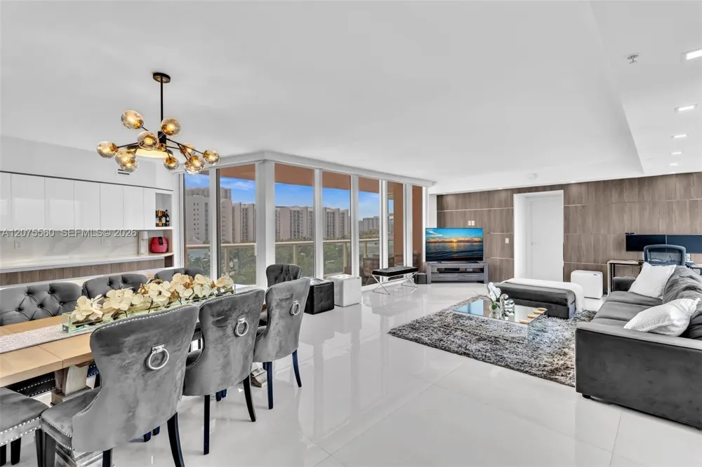 3370 Hidden Bay Dr #815 Aventura, FL 33180