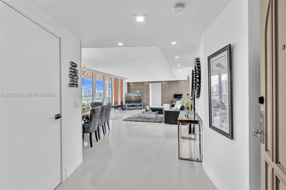 3370 Hidden Bay Dr #815 Aventura, FL 33180