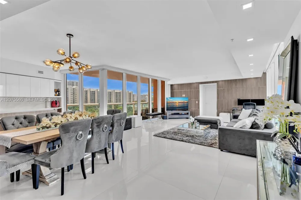 3370 Hidden Bay Dr #815 Aventura, FL 33180