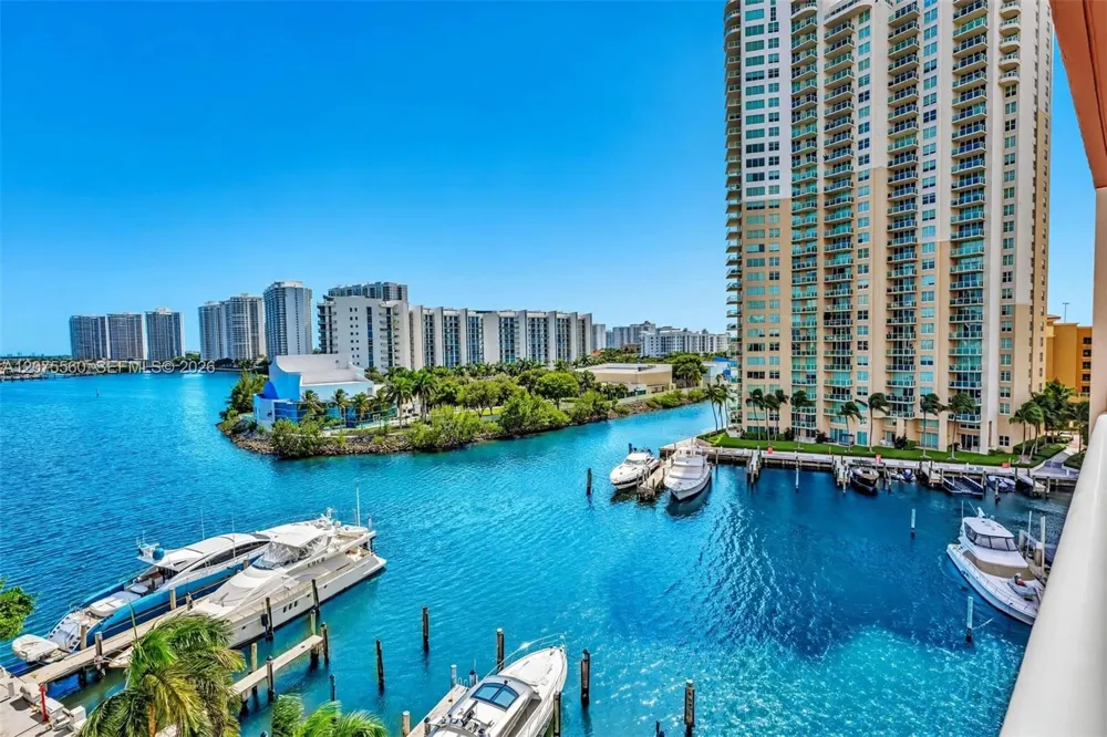 3370 Hidden Bay Dr #815 Aventura, FL 33180