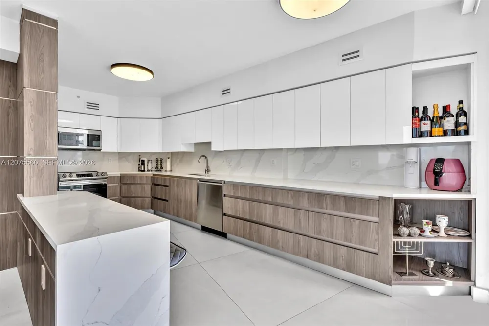 3370 Hidden Bay Dr #815 Aventura, FL 33180