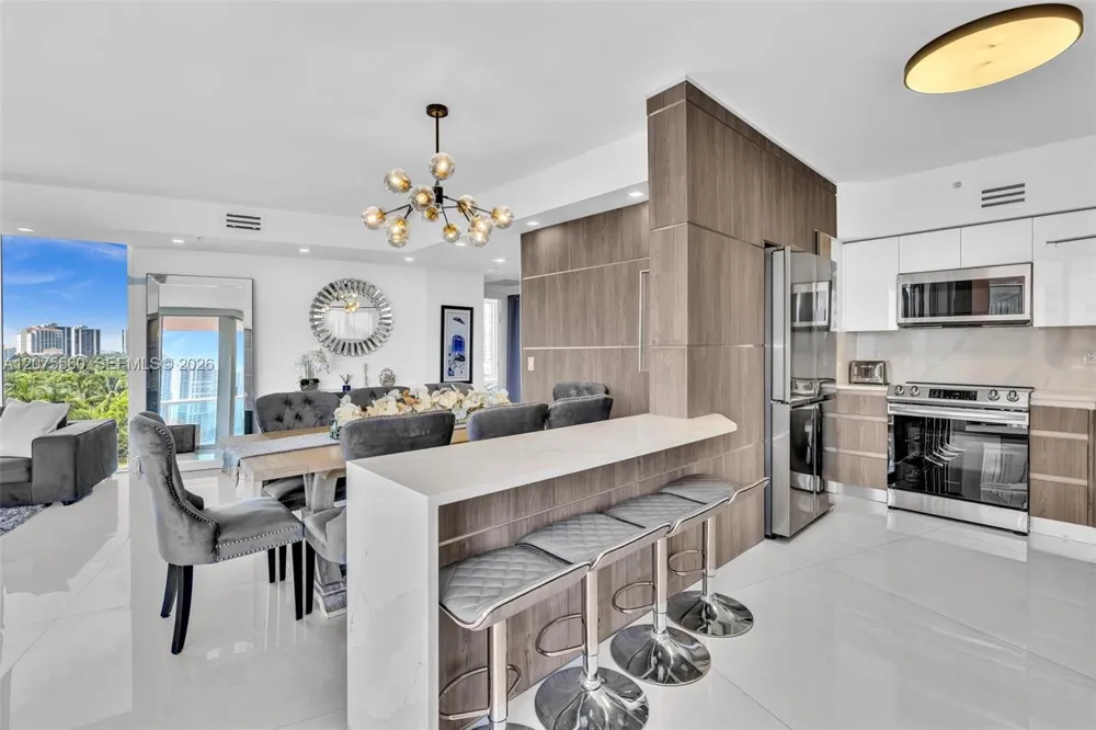 3370 Hidden Bay Dr #815 Aventura, FL 33180