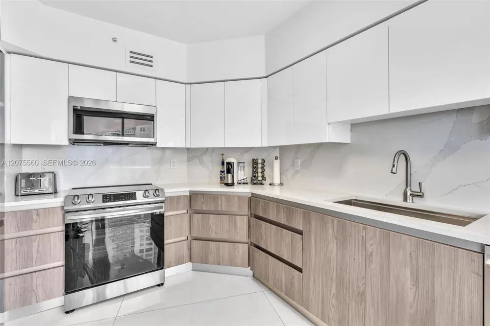 3370 Hidden Bay Dr #815 Aventura, FL 33180