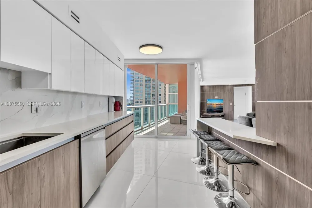 3370 Hidden Bay Dr #815 Aventura, FL 33180