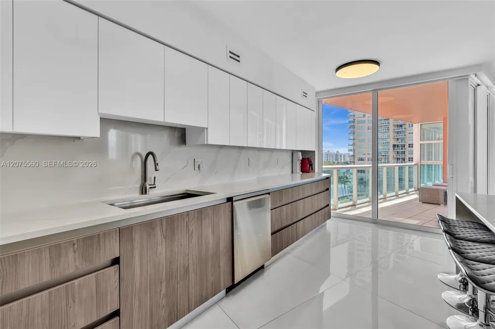 3370 Hidden Bay Dr #815 Aventura, FL 33180