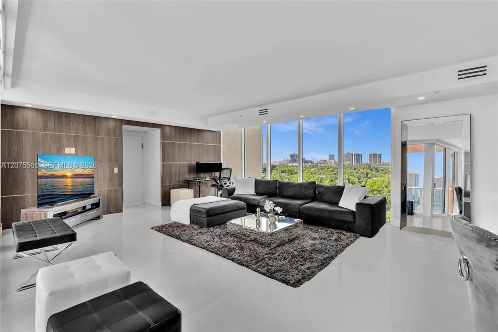 3370 Hidden Bay Dr #815 Aventura, FL 33180