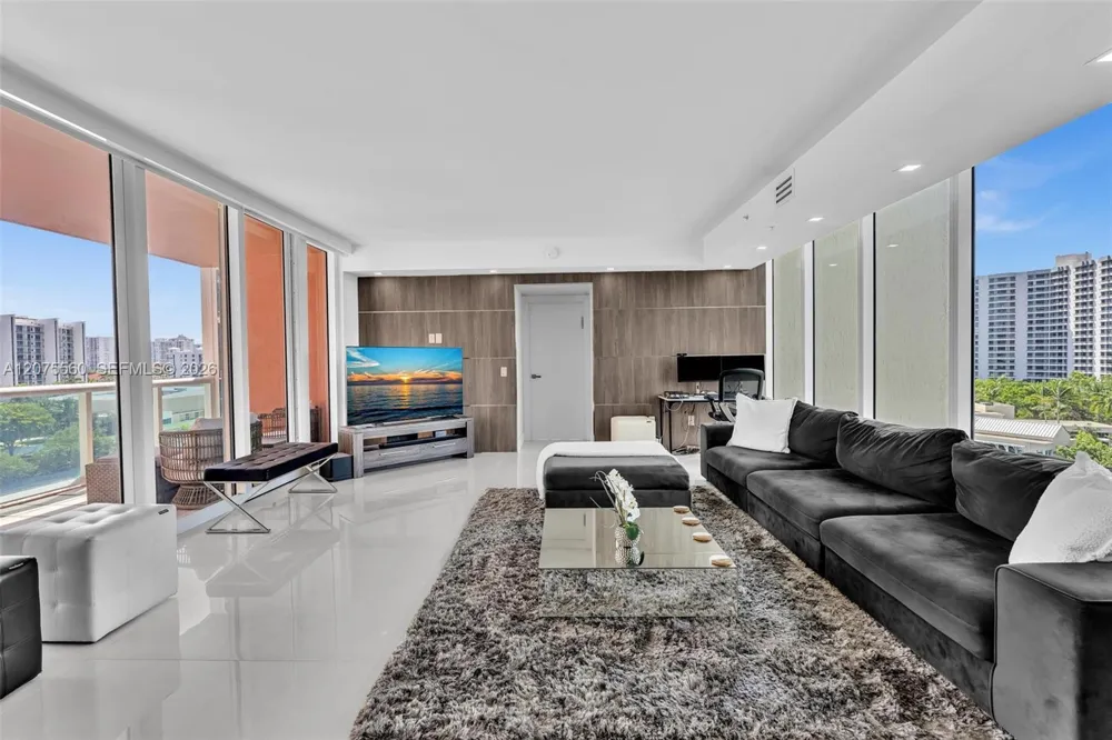 3370 Hidden Bay Dr #815 Aventura, FL 33180