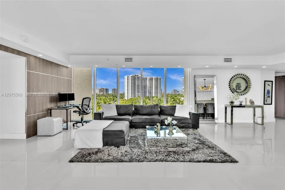 3370 Hidden Bay Dr #815 Aventura, FL 33180