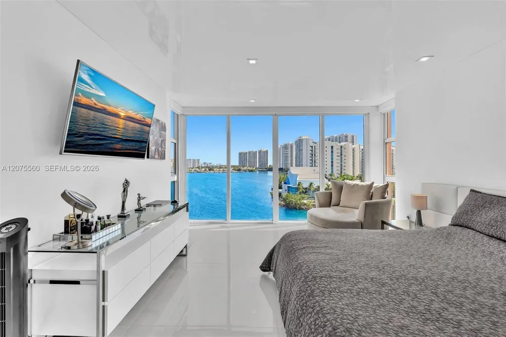 3370 Hidden Bay Dr #815 Aventura, FL 33180