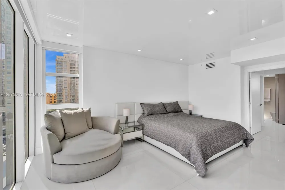3370 Hidden Bay Dr #815 Aventura, FL 33180