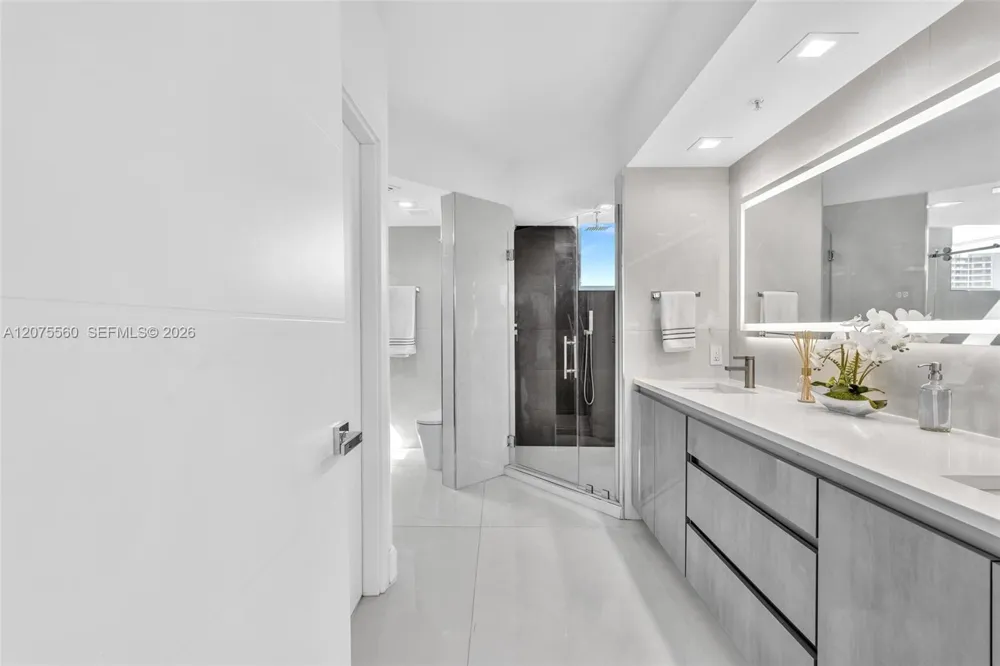 3370 Hidden Bay Dr #815 Aventura, FL 33180