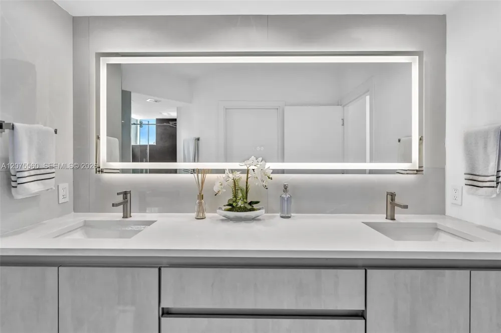3370 Hidden Bay Dr #815 Aventura, FL 33180