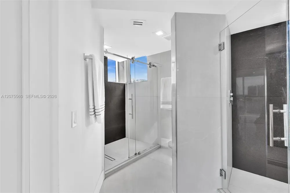 3370 Hidden Bay Dr #815 Aventura, FL 33180