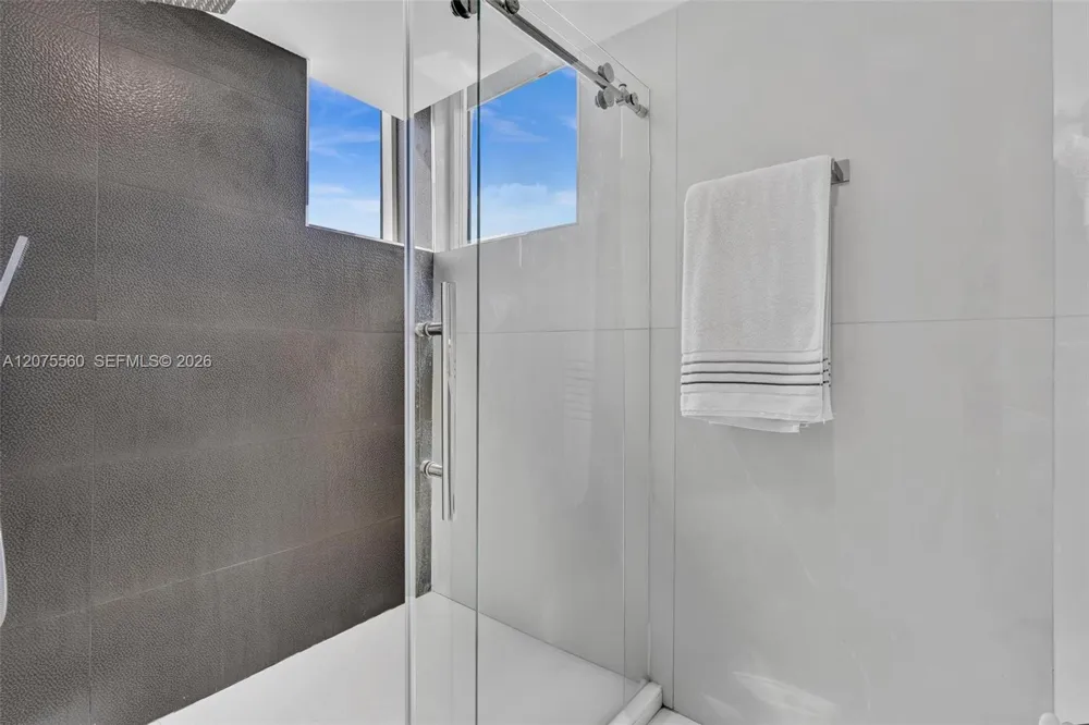 3370 Hidden Bay Dr #815 Aventura, FL 33180