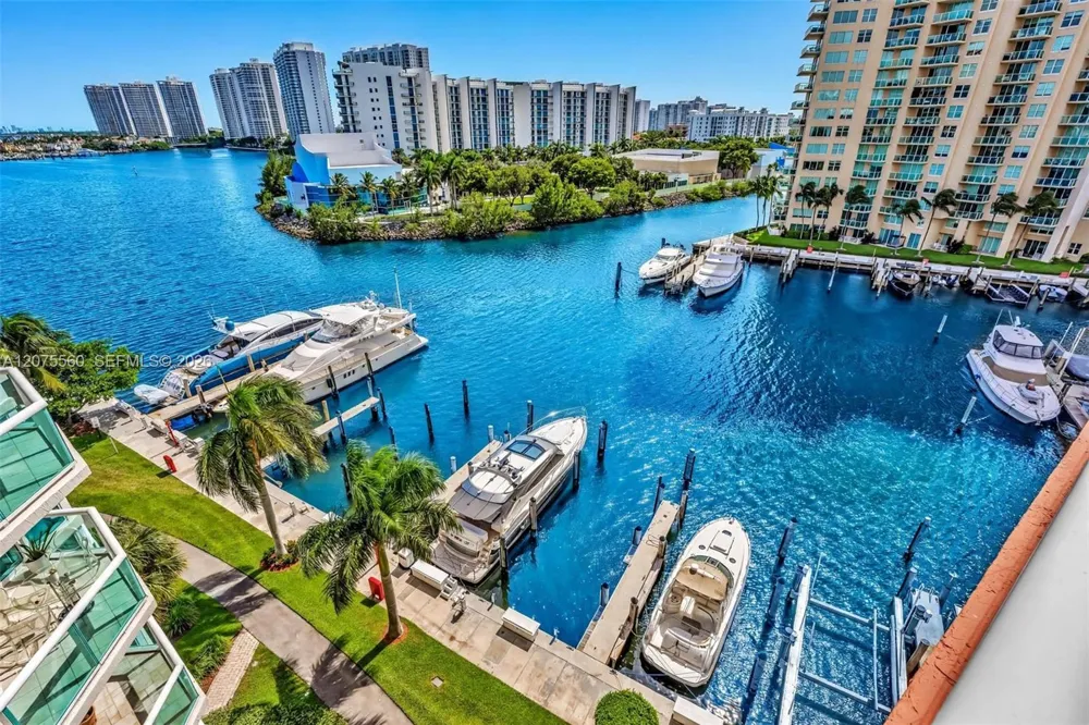 3370 Hidden Bay Dr #815 Aventura, FL 33180