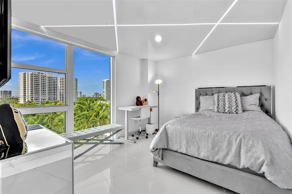 3370 Hidden Bay Dr #815 Aventura, FL 33180