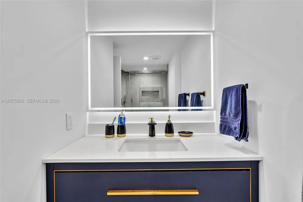 3370 Hidden Bay Dr #815 Aventura, FL 33180