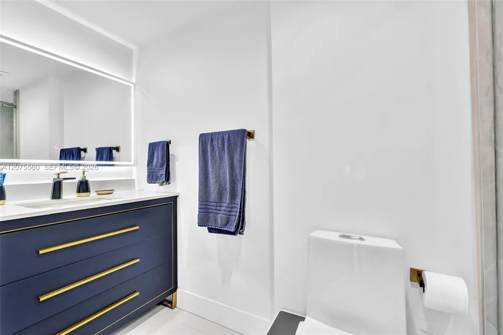 3370 Hidden Bay Dr #815 Aventura, FL 33180