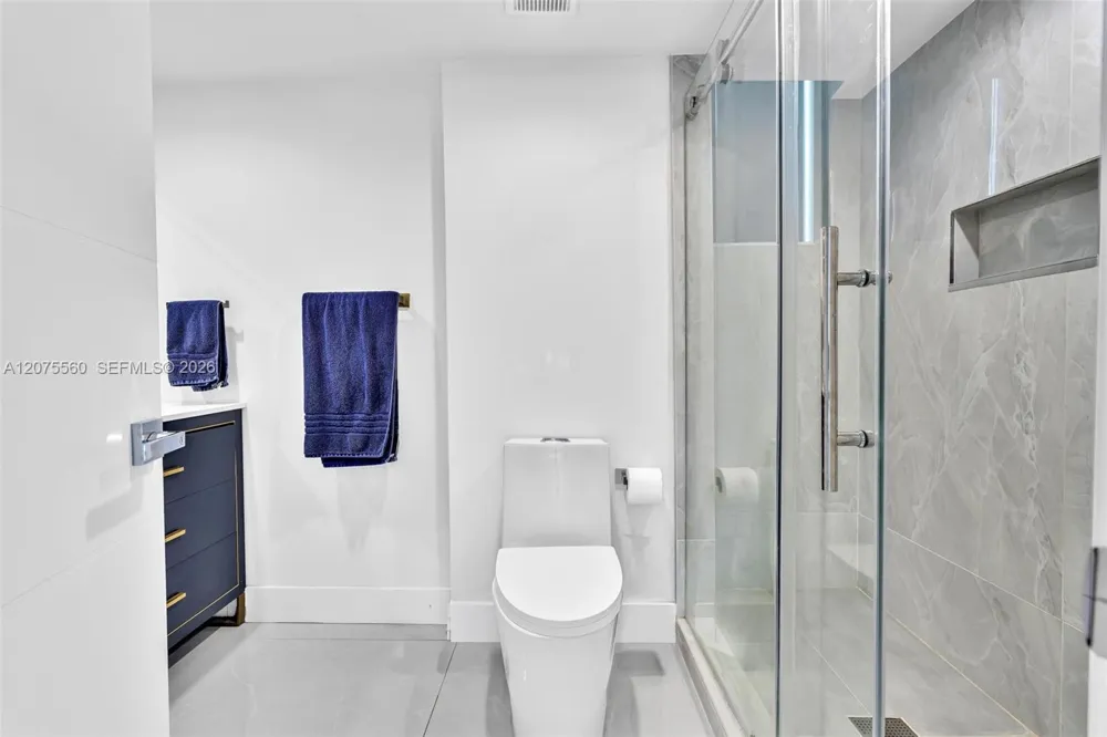 3370 Hidden Bay Dr #815 Aventura, FL 33180