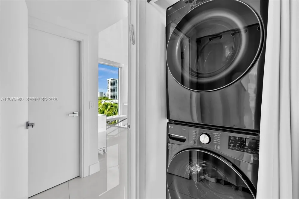 3370 Hidden Bay Dr #815 Aventura, FL 33180