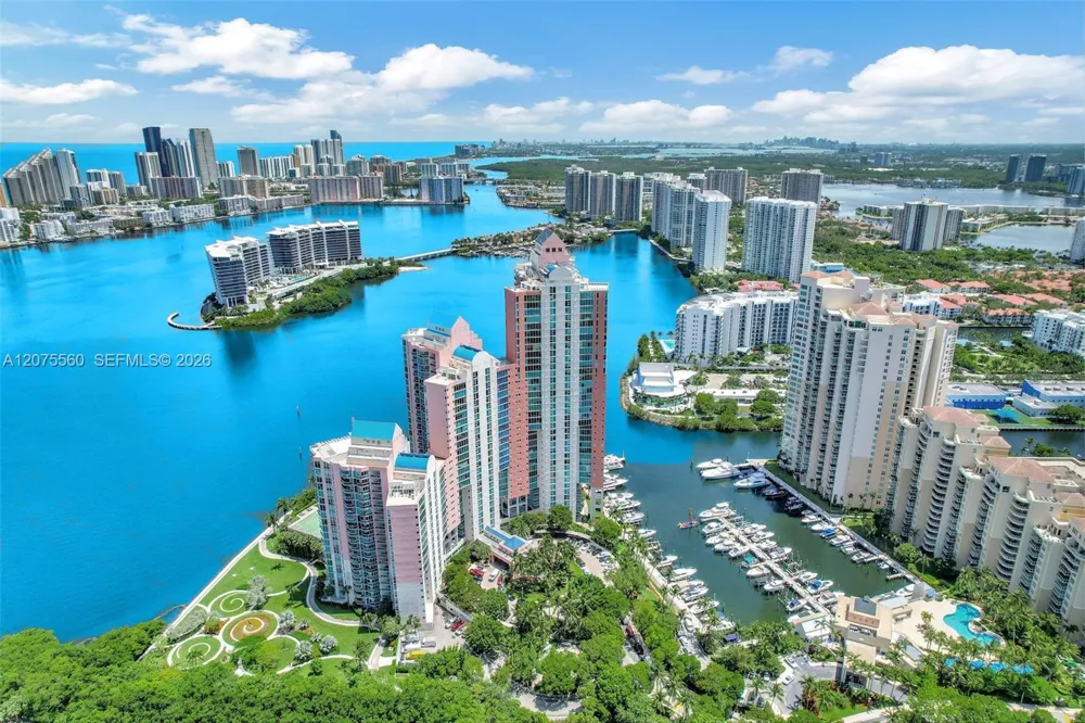 3370 Hidden Bay Dr #815 Aventura, FL 33180