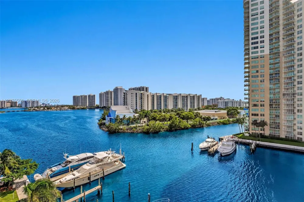 3370 Hidden Bay Dr #815 Aventura, FL 33180