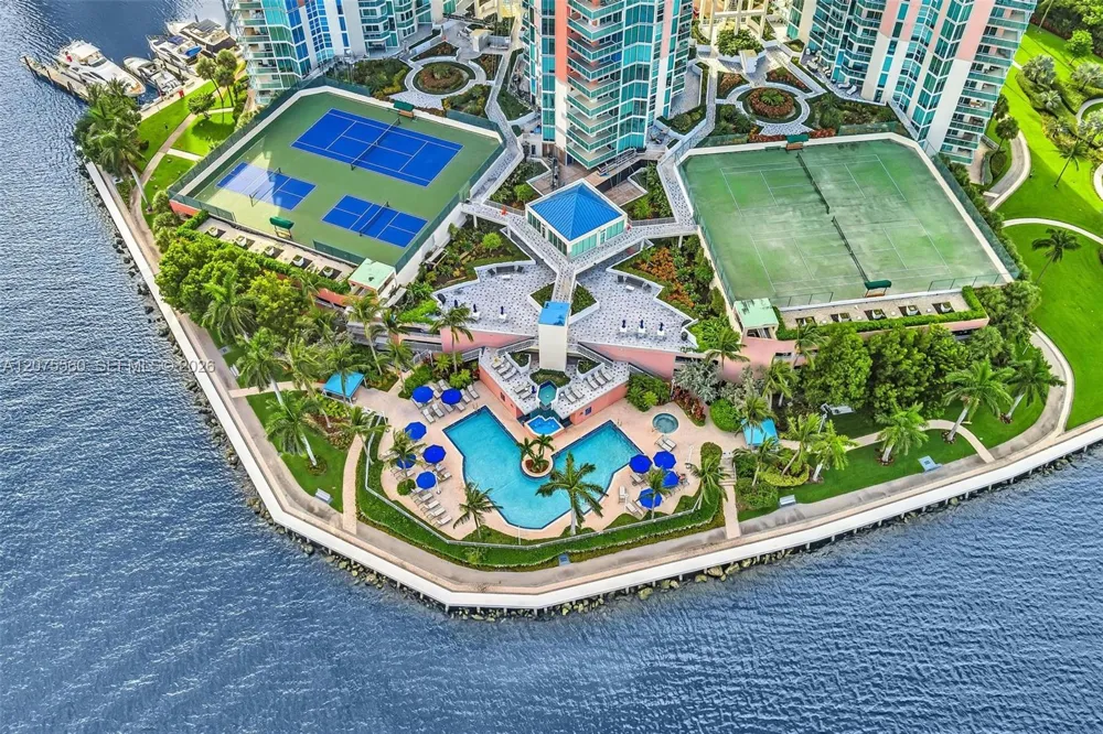 3370 Hidden Bay Dr #815 Aventura, FL 33180