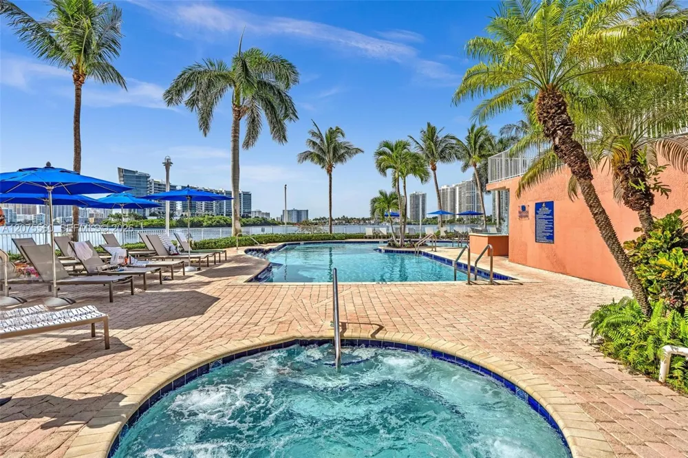 3370 Hidden Bay Dr #815 Aventura, FL 33180