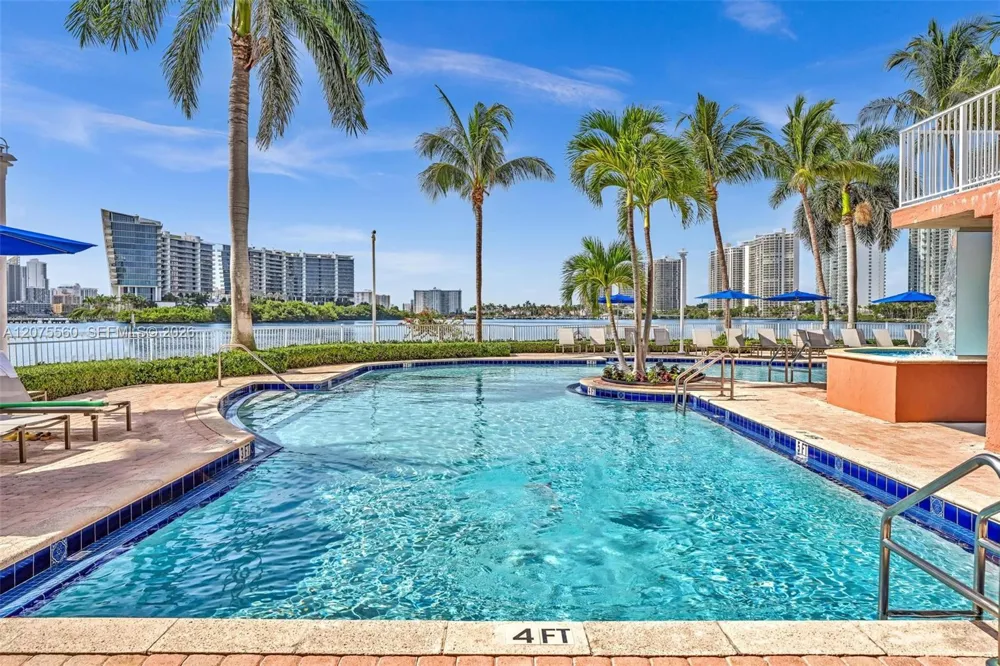 3370 Hidden Bay Dr #815 Aventura, FL 33180