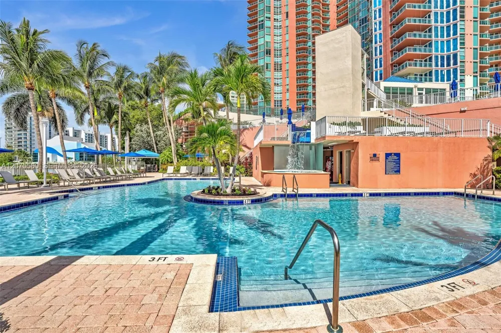 3370 Hidden Bay Dr #815 Aventura, FL 33180