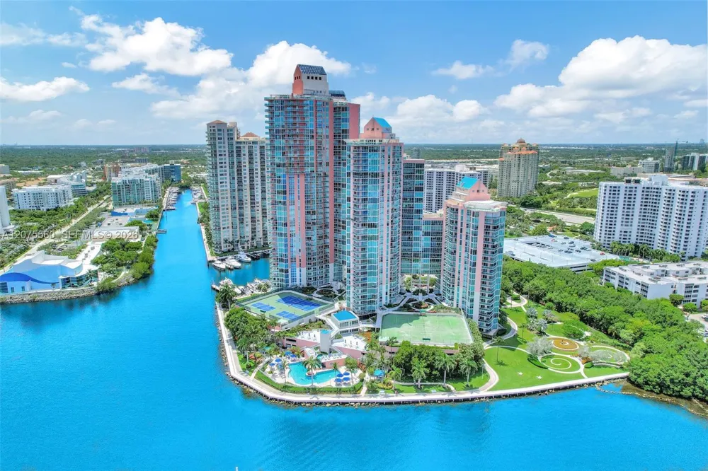 3370 Hidden Bay Dr #815 Aventura, FL 33180