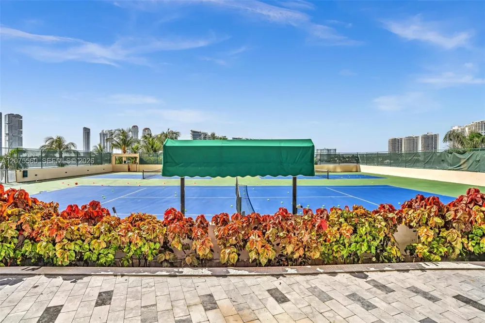 3370 Hidden Bay Dr #815 Aventura, FL 33180