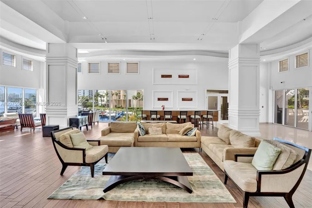 3370 Hidden Bay Dr #815 Aventura, FL 33180