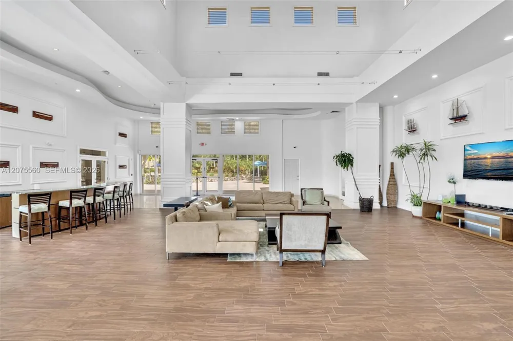 3370 Hidden Bay Dr #815 Aventura, FL 33180